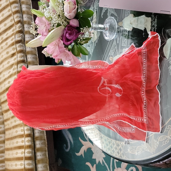 100% Vinal Monogrammed "T" Red Scarf White Piping - Picture 6 of 6